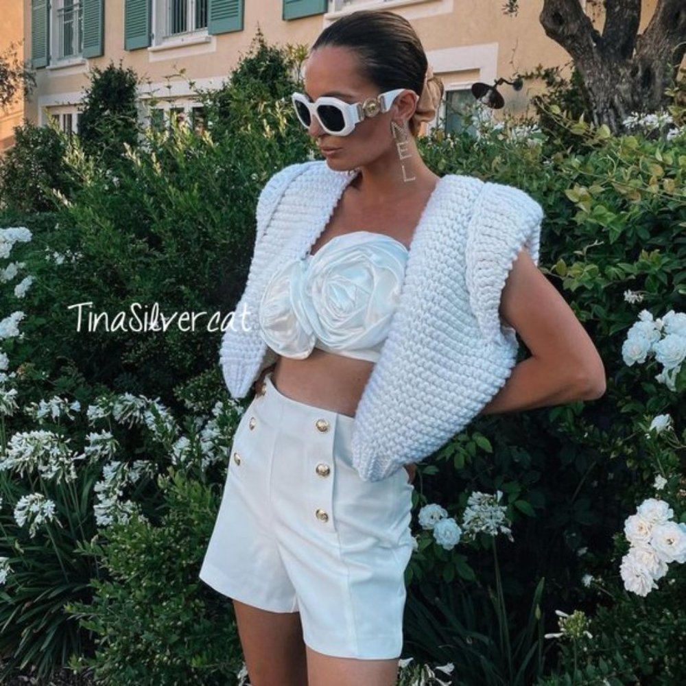 BLOGGER'S FAVE! Zara Floral Appliqué Crop Top White NWT - Picture 8 of 17